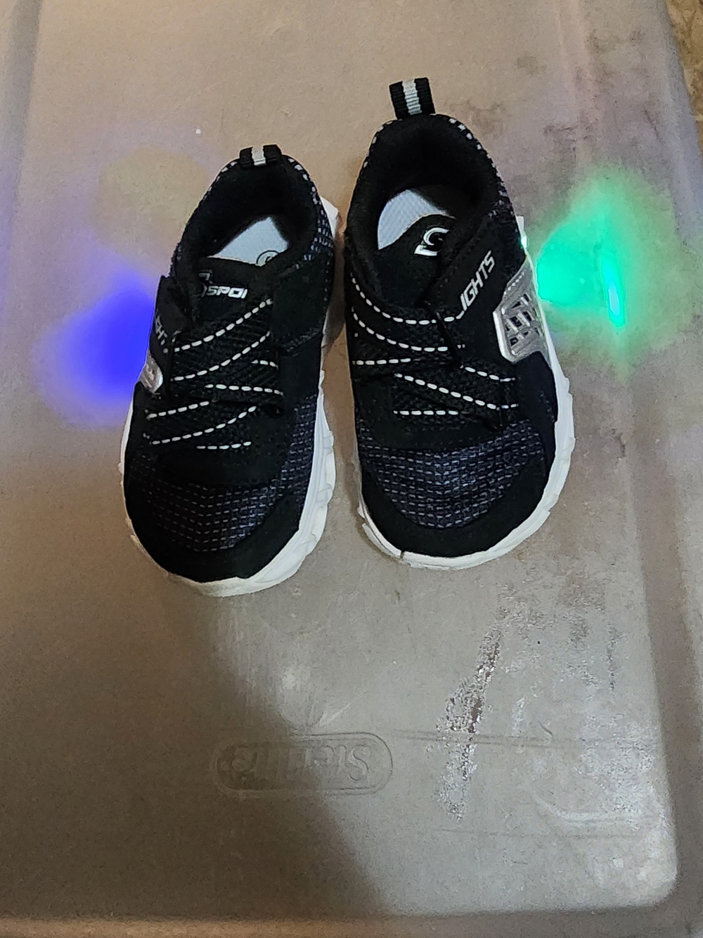 Skechers Black Kids Light-Up Sneakers with White Soles zigzag design size 5